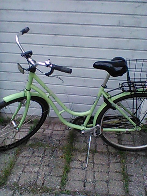 Vihreä polkupyörä.