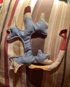 kankaasta ommeltu lisko.