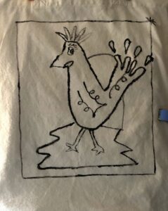 Kangaskassissa on mustavalkoinen linnun kuva.